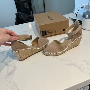 Le Château Taupe Espadrille Closed Toe Wedge Heel Sandals - Brand New in Box